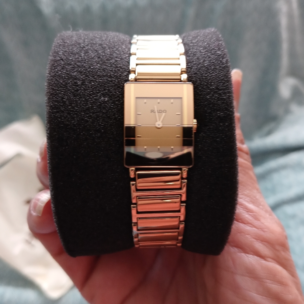Women's Watch - Picture 2 of 5